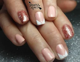 Manicura "SHADIA NAILS" en Instagram. Semipermanente y Kapping